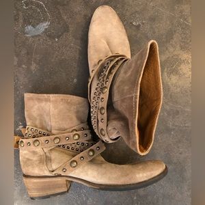 RUSSEL &  BROMLEY STUD ANKLE BOOTS